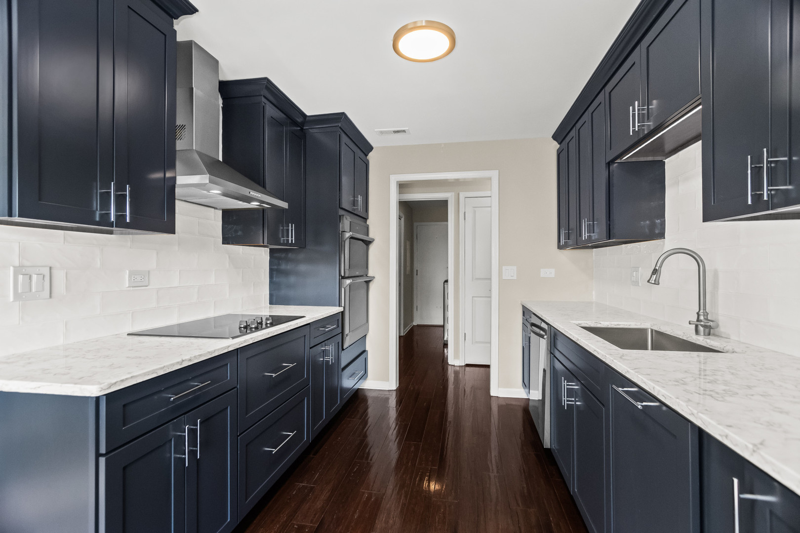 701 LAKE HINSDALE Drive #G-202, Willowbrook, IL 60527