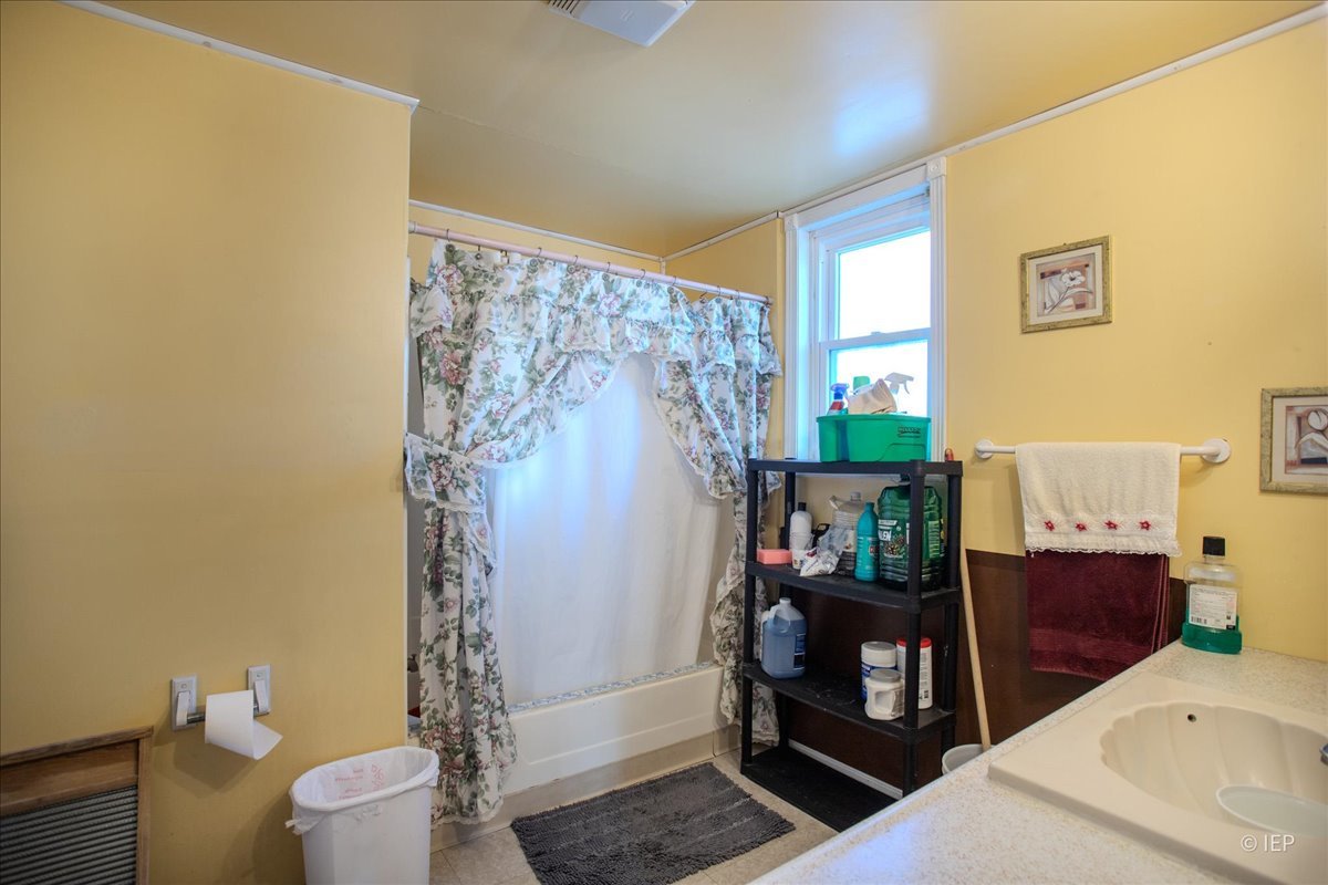 1104 CORA Street, Joliet, IL 60435