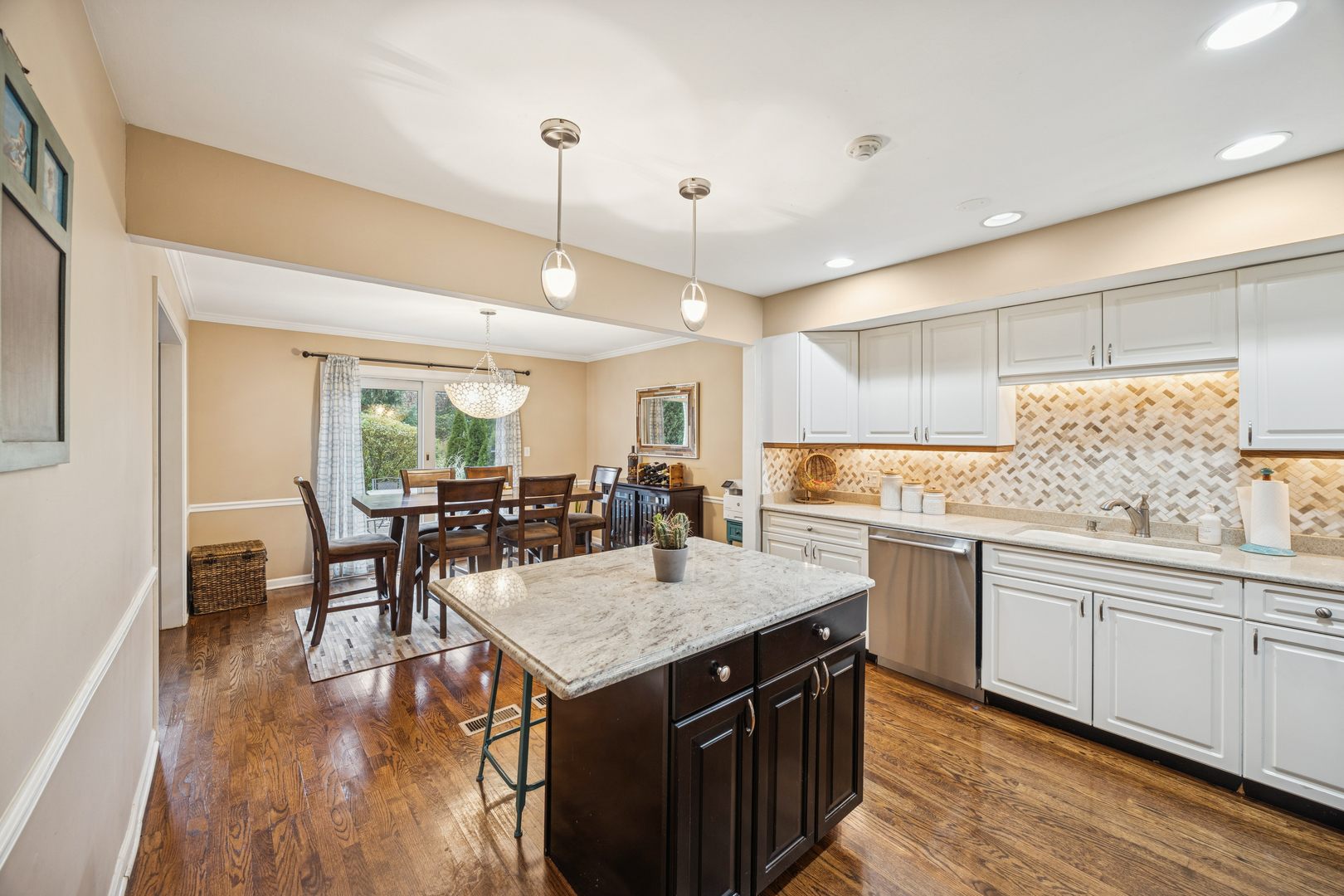 11152 Indian Woods Drive, Indian Head Park, IL 60525