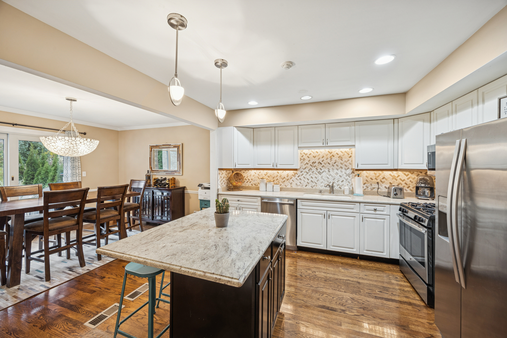 11152 Indian Woods Drive, Indian Head Park, IL 60525