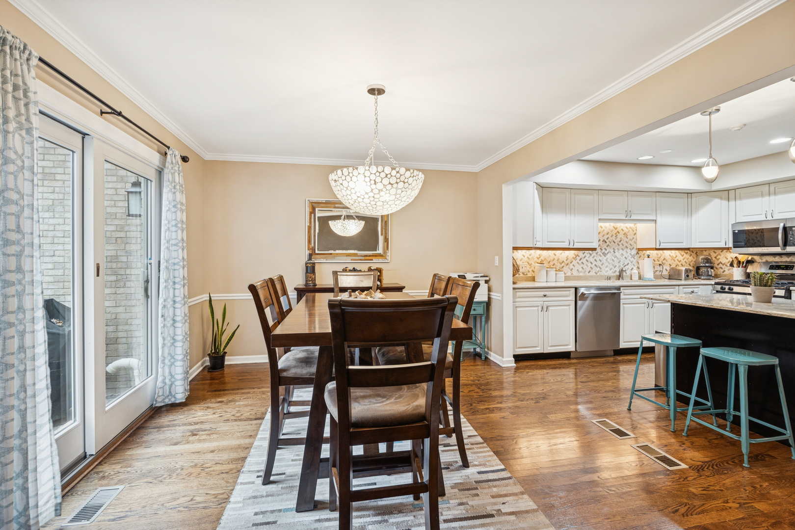 11152 Indian Woods Drive, Indian Head Park, IL 60525