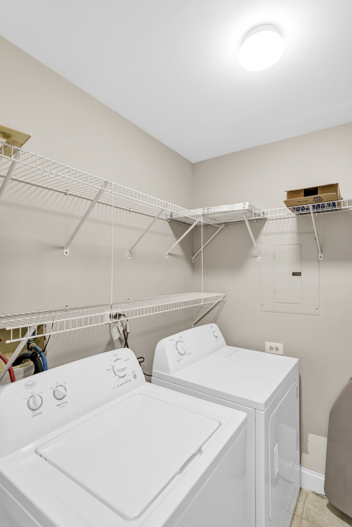 23 Glencoe Court #202-B, Naperville, IL 60565