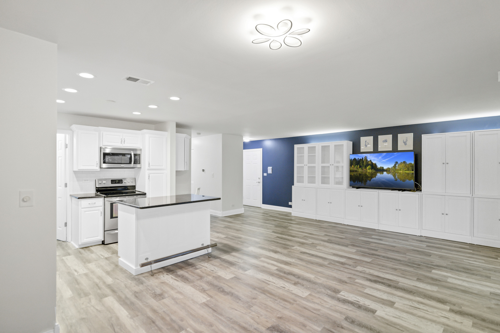 23 Glencoe Court #202-B, Naperville, IL 60565