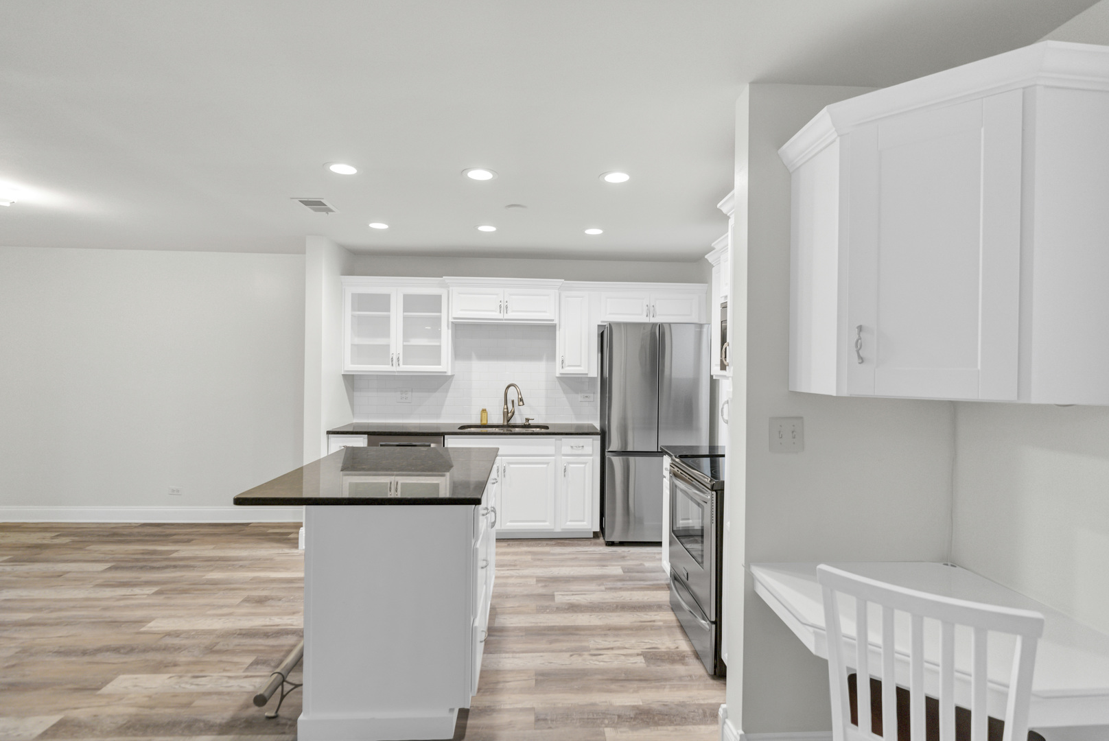 23 Glencoe Court #202-B, Naperville, IL 60565