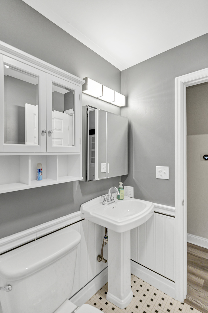 23 Glencoe Court #202-B, Naperville, IL 60565