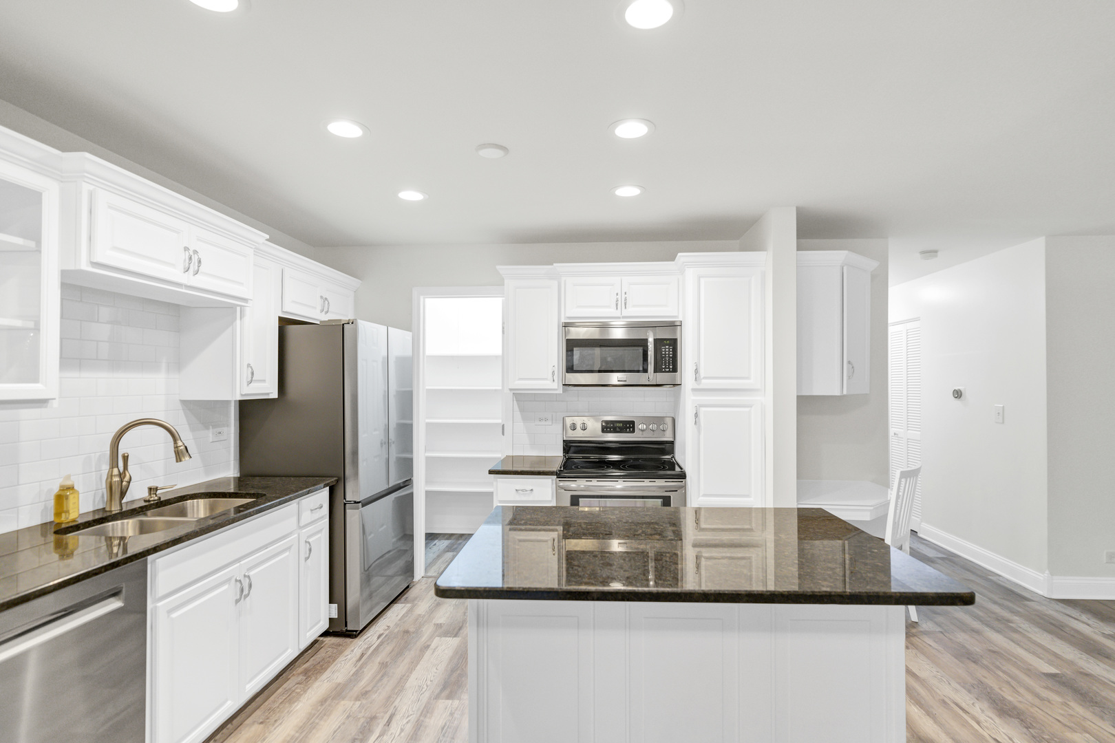 23 Glencoe Court #202-B, Naperville, IL 60565