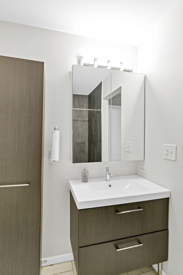 23 Glencoe Court #202-B, Naperville, IL 60565