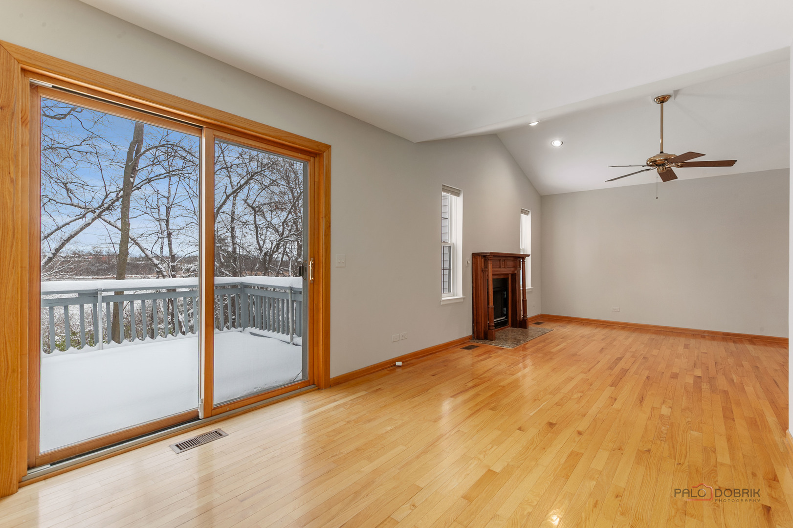 186 N Crooked Lake Lane, Lindenhurst, IL 60046