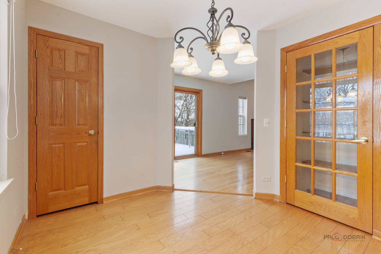 186 N Crooked Lake Lane, Lindenhurst, IL 60046