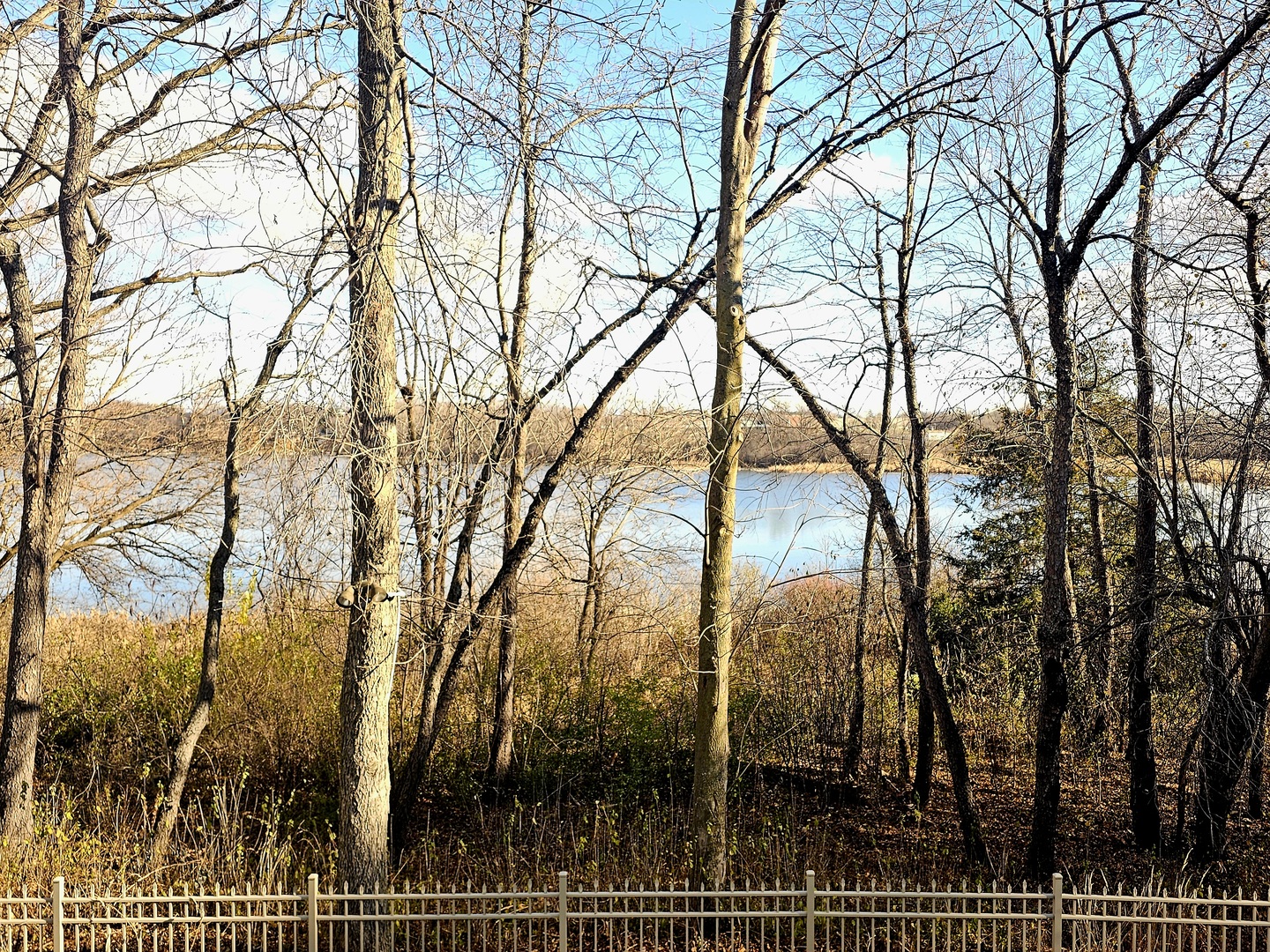 186 N Crooked Lake Lane, Lindenhurst, IL 60046