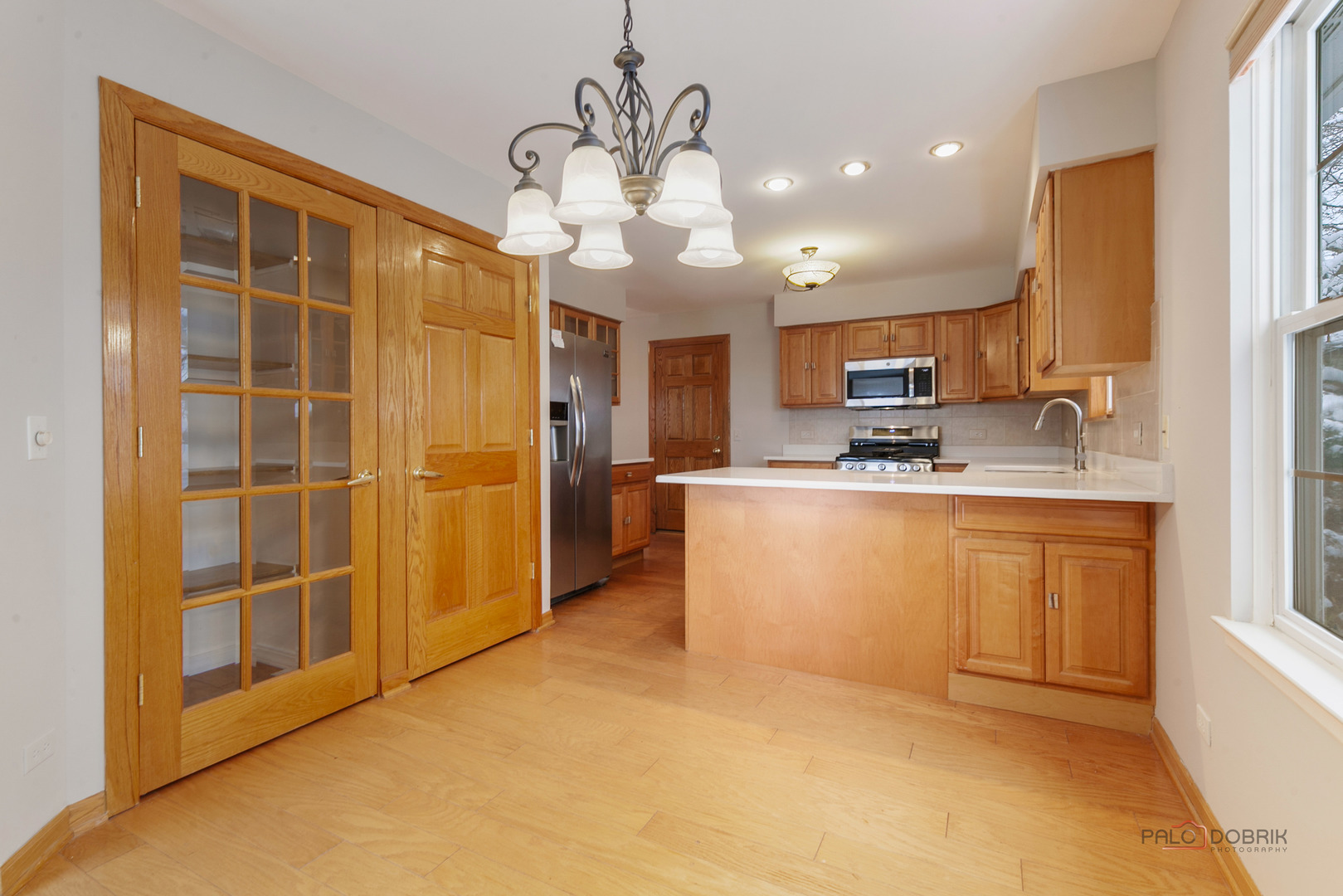 186 N Crooked Lake Lane, Lindenhurst, IL 60046