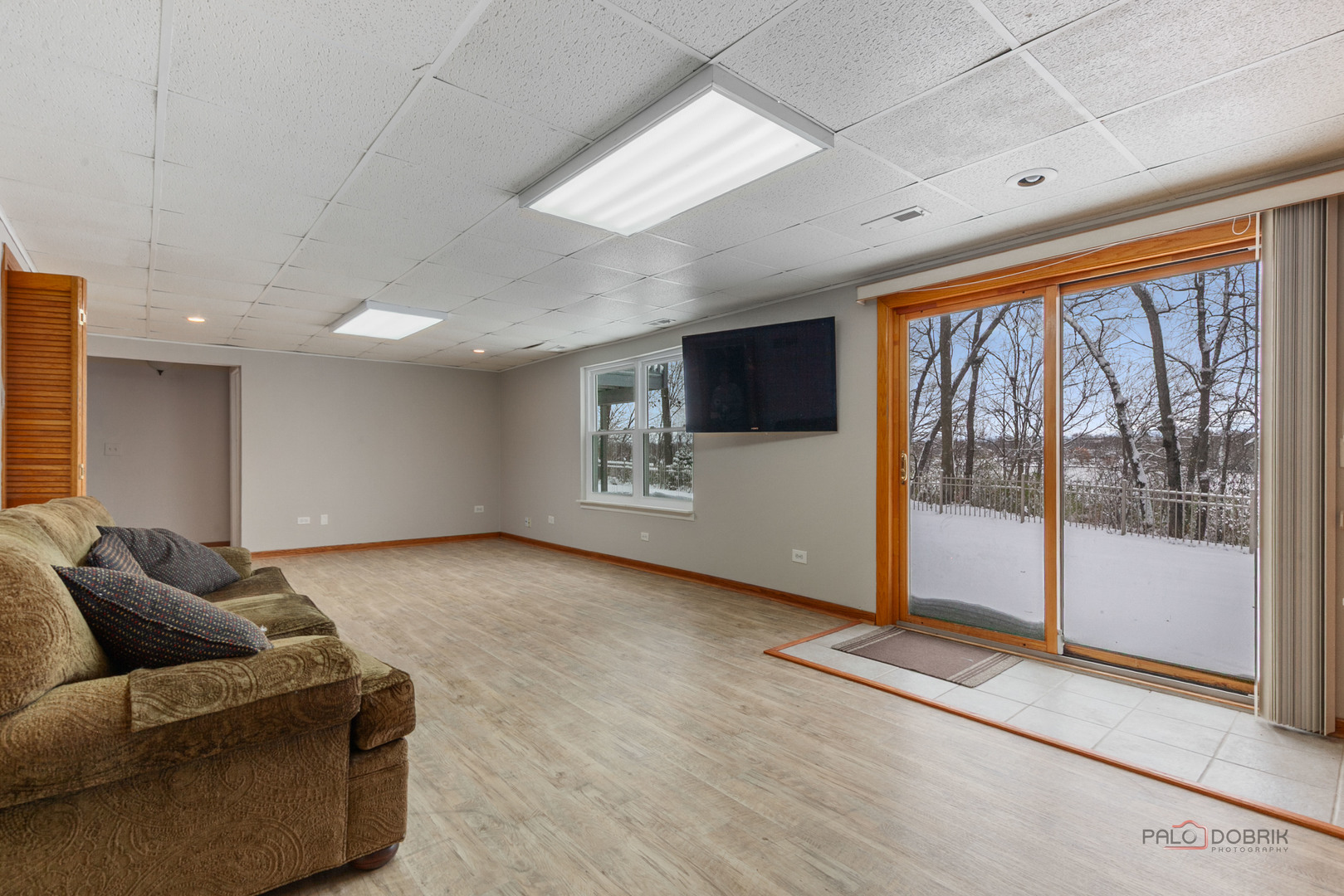 186 N Crooked Lake Lane, Lindenhurst, IL 60046