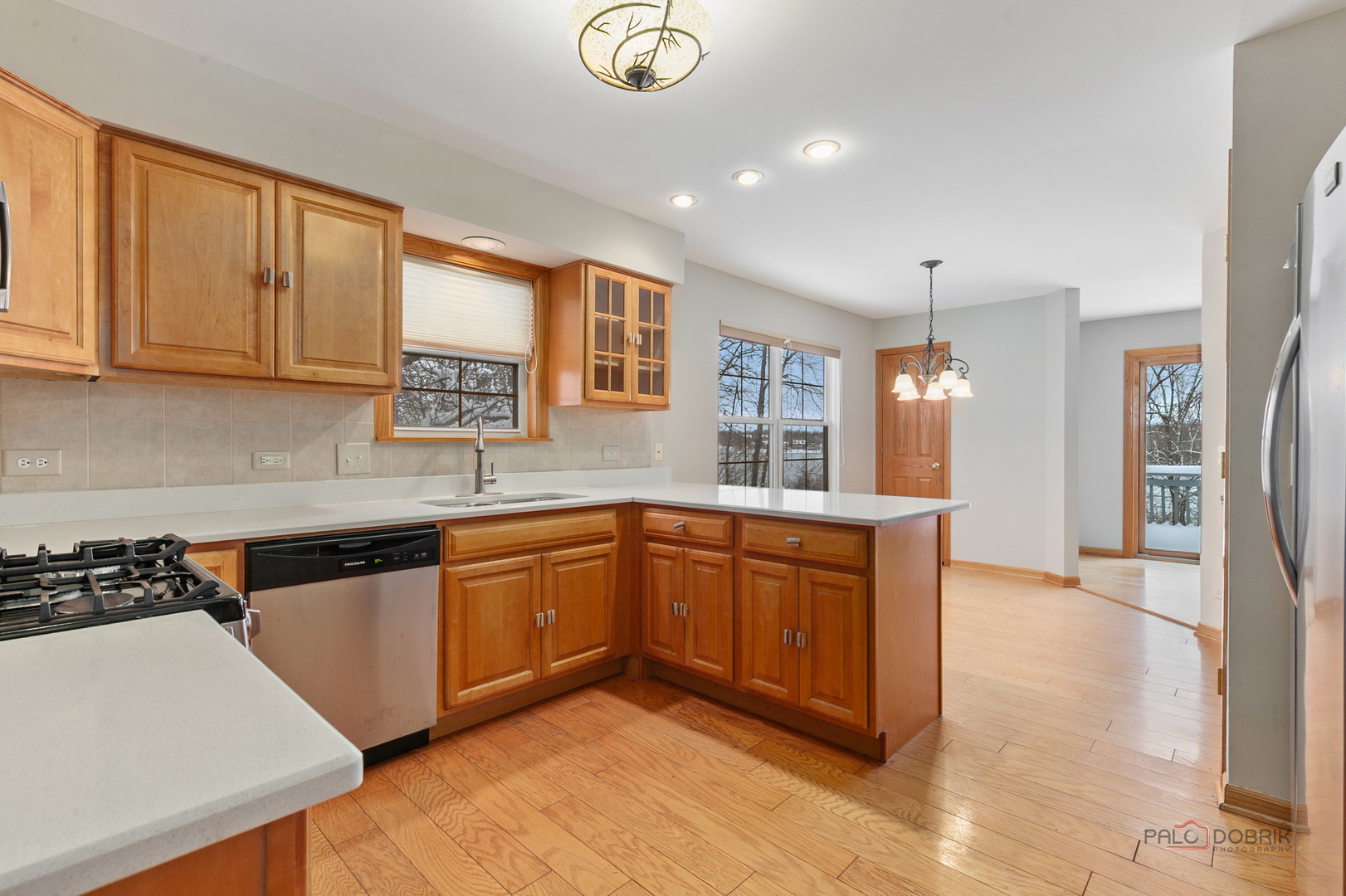 186 N Crooked Lake Lane, Lindenhurst, IL 60046