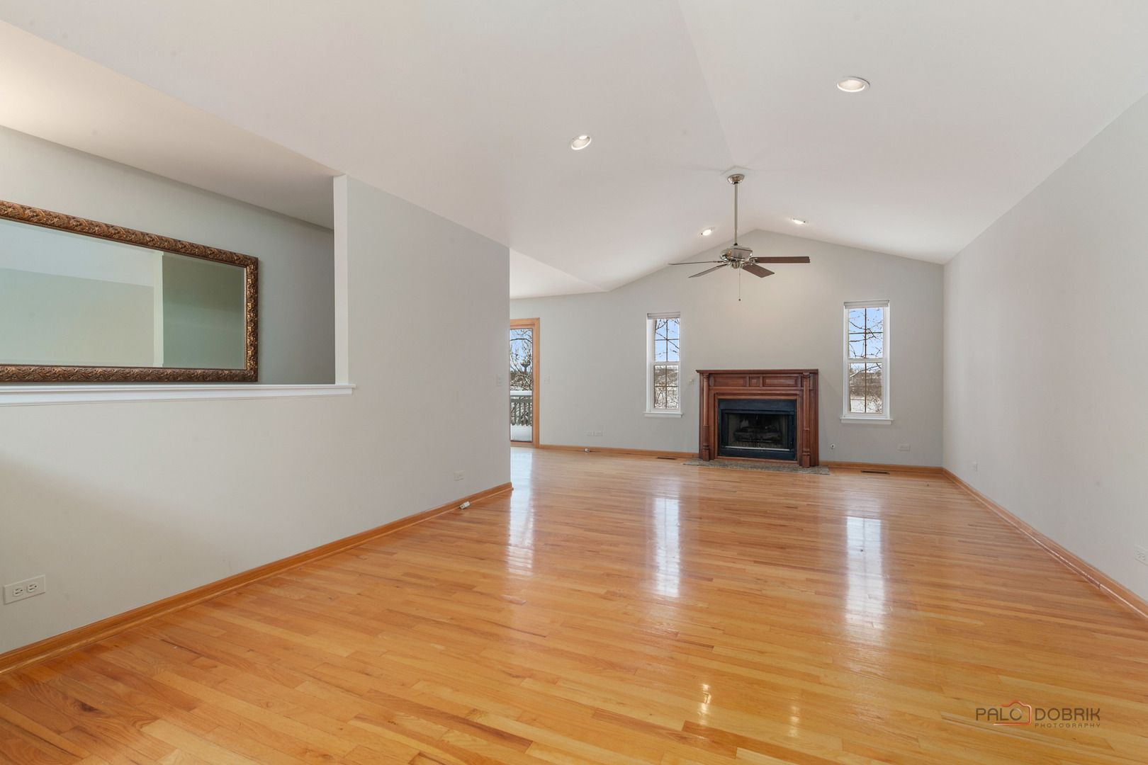 186 N Crooked Lake Lane, Lindenhurst, IL 60046