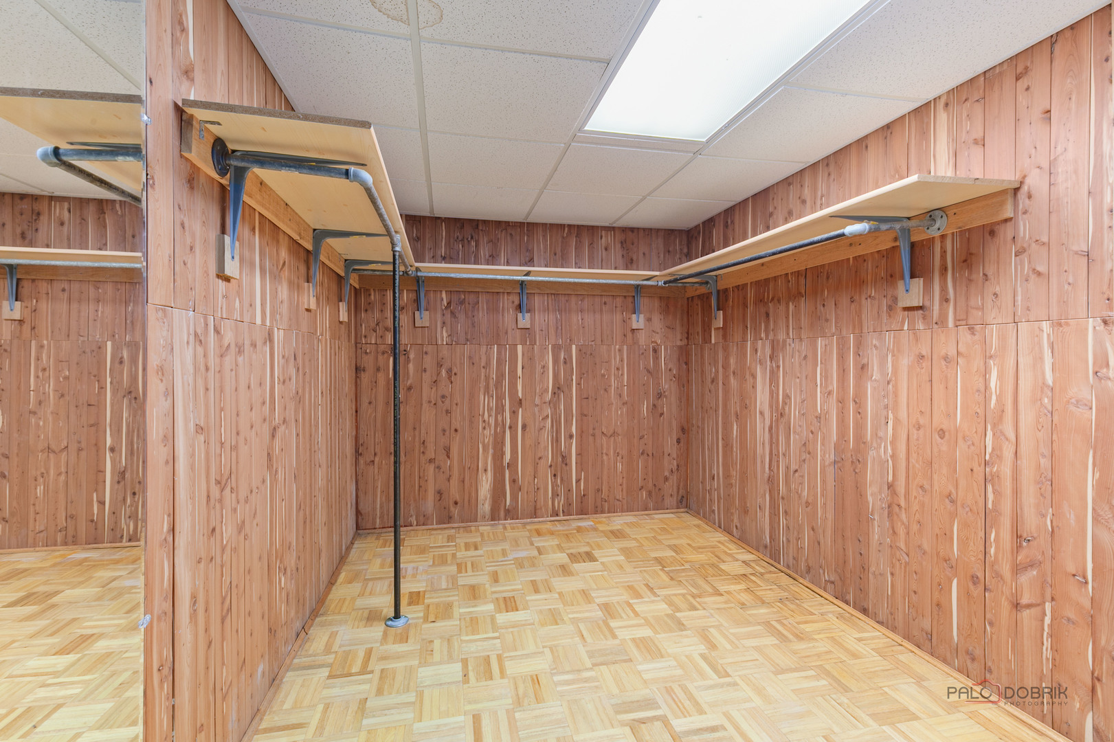 186 N Crooked Lake Lane, Lindenhurst, IL 60046