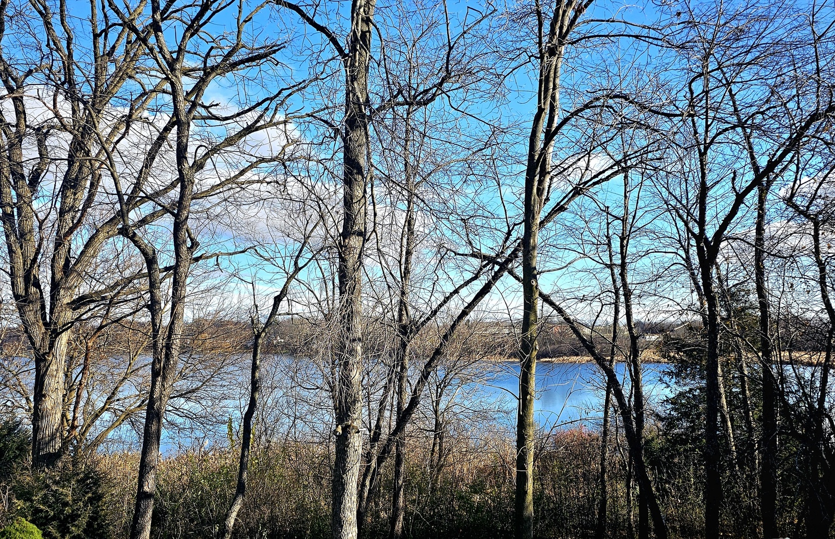 186 N Crooked Lake Lane, Lindenhurst, IL 60046