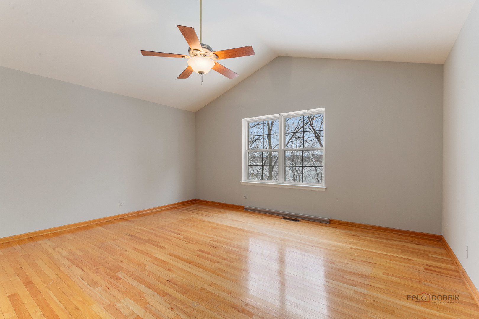 186 N Crooked Lake Lane, Lindenhurst, IL 60046