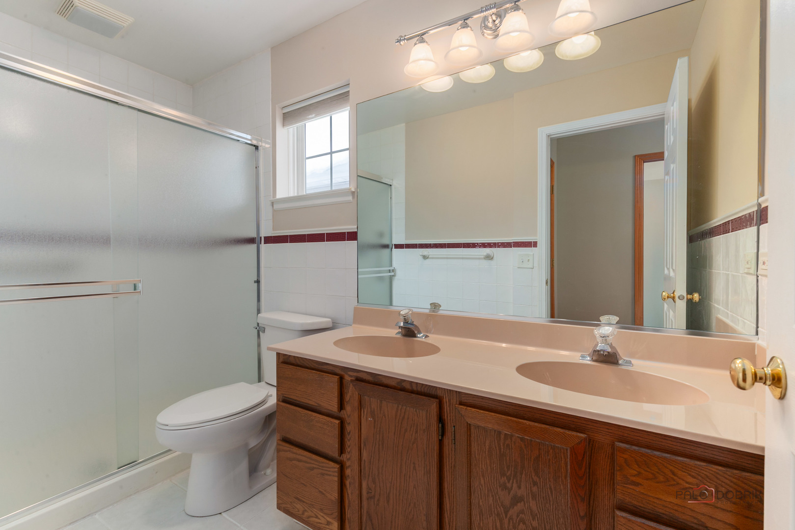 186 N Crooked Lake Lane, Lindenhurst, IL 60046