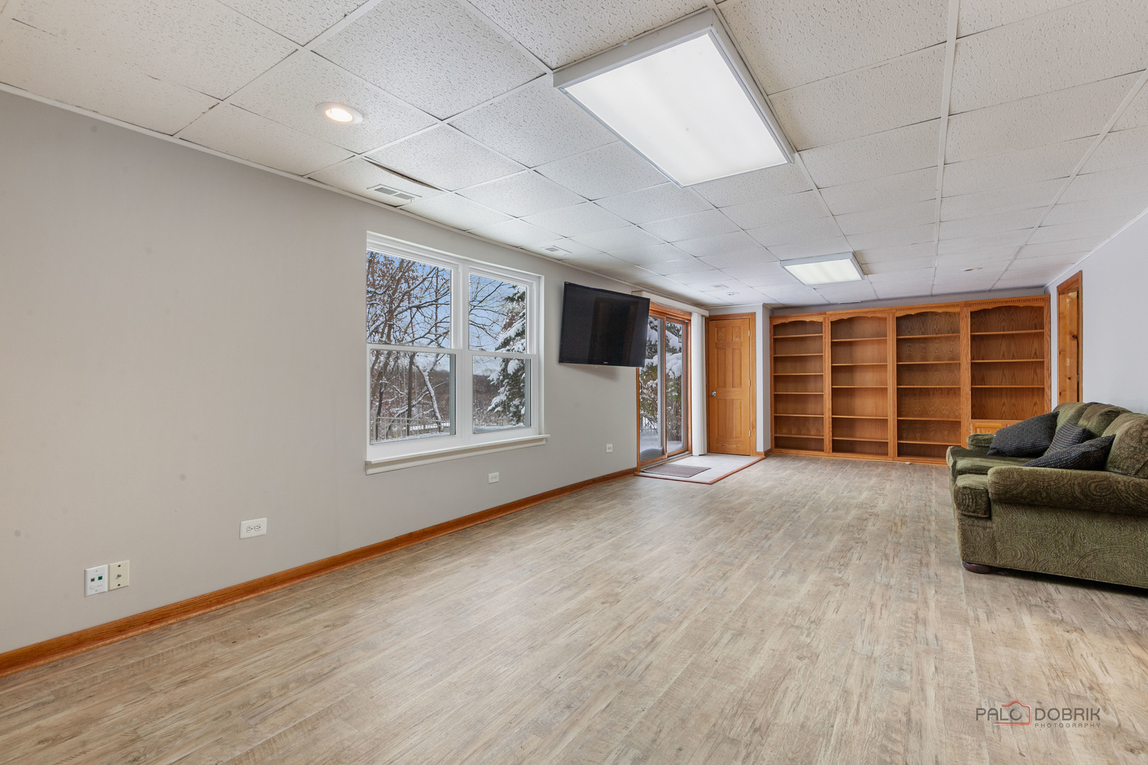 186 N Crooked Lake Lane, Lindenhurst, IL 60046