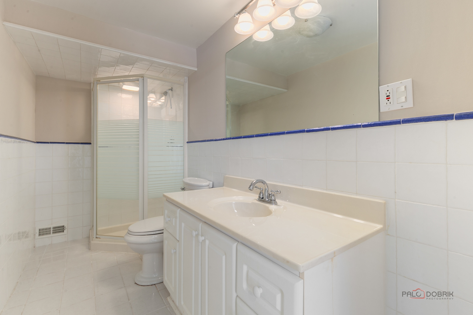 186 N Crooked Lake Lane, Lindenhurst, IL 60046