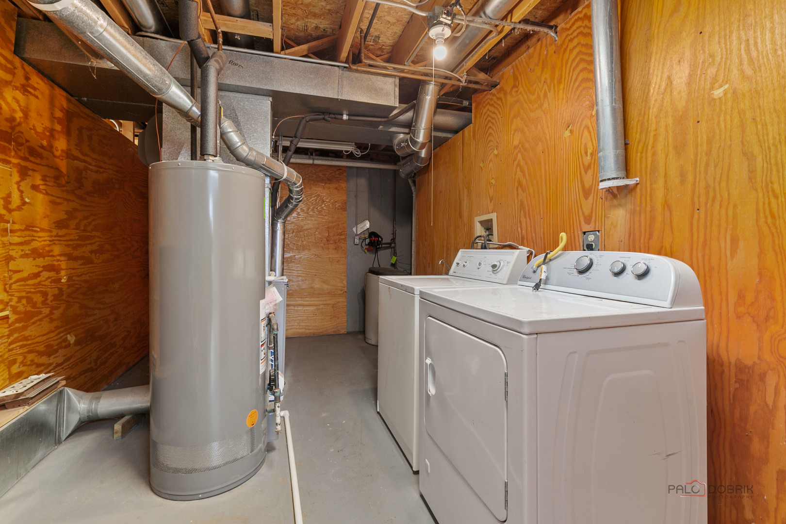 186 N Crooked Lake Lane, Lindenhurst, IL 60046