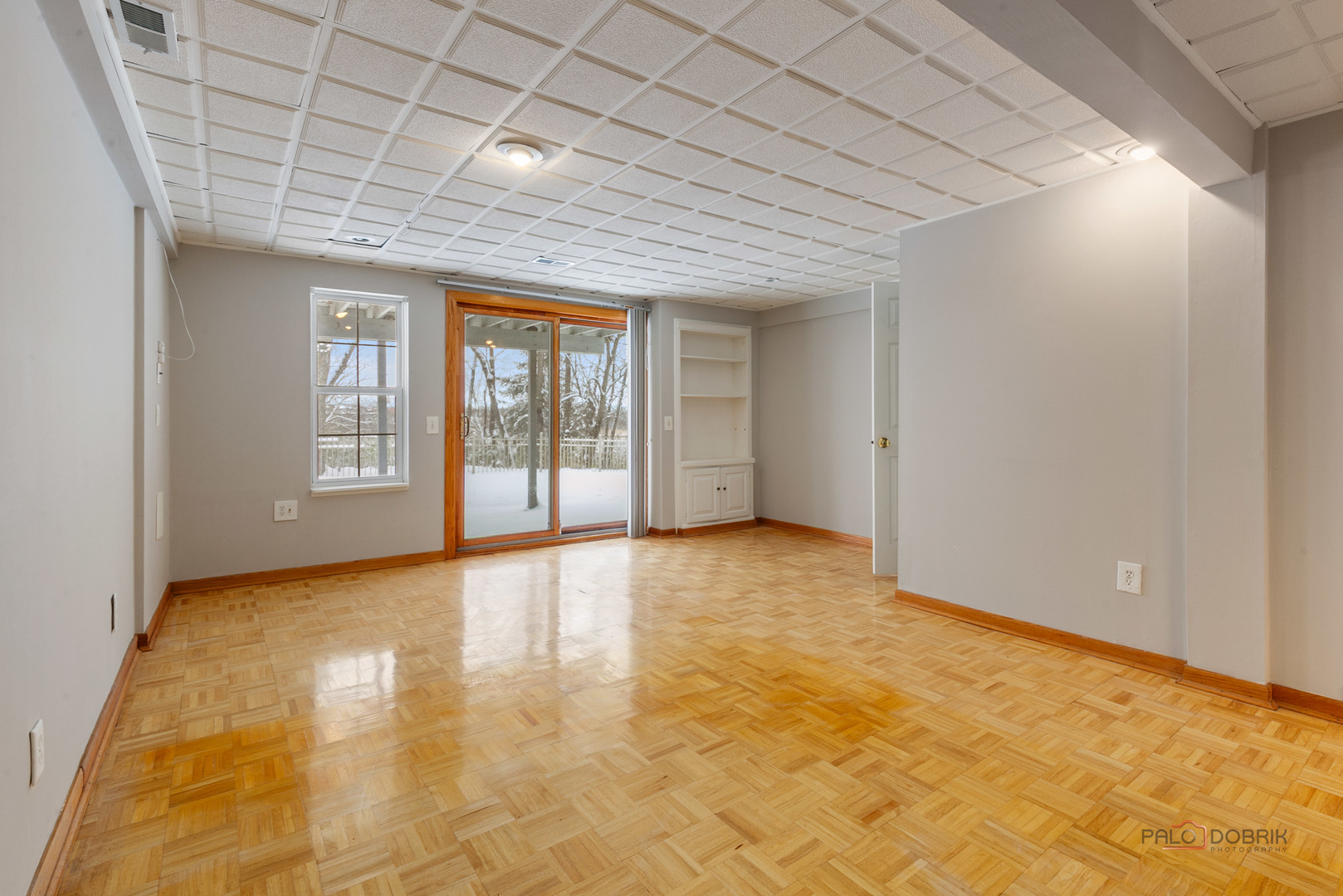 186 N Crooked Lake Lane, Lindenhurst, IL 60046