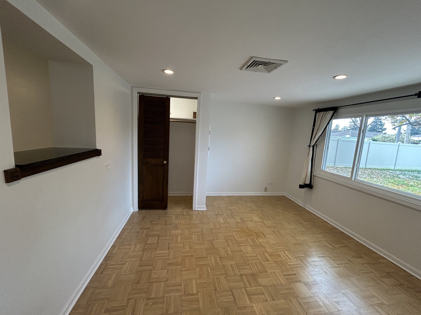 946 E Grant Drive, Des Plaines, IL 60016