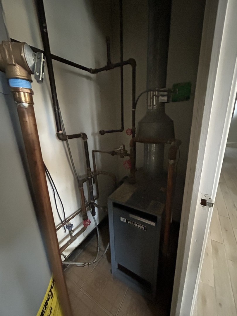 946 E Grant Drive, Des Plaines, IL 60016