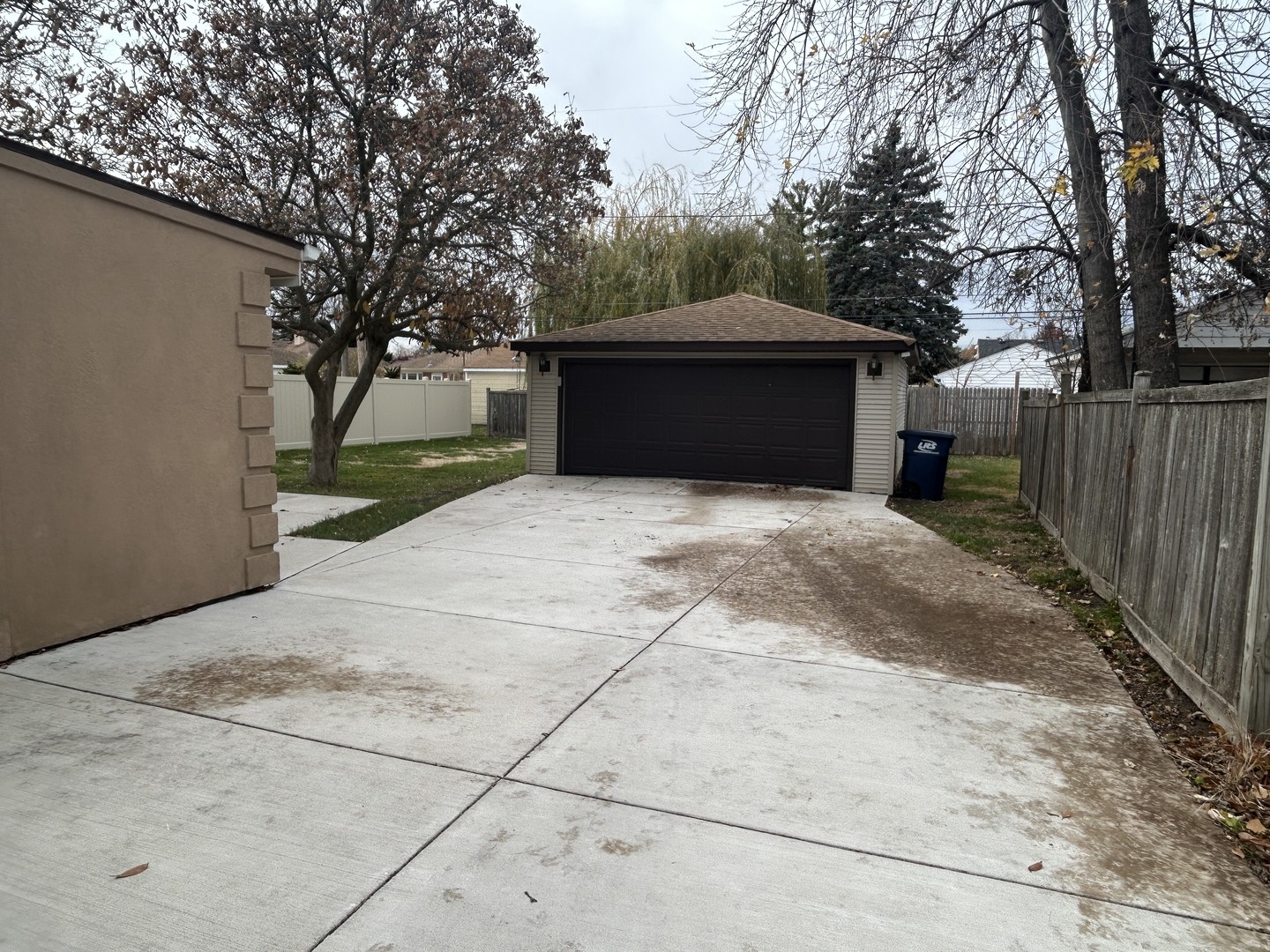 946 E Grant Drive, Des Plaines, IL 60016