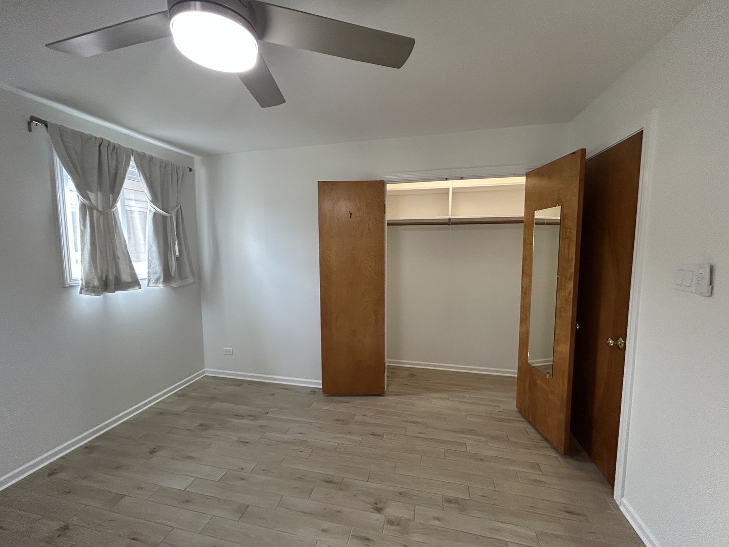 946 E Grant Drive, Des Plaines, IL 60016