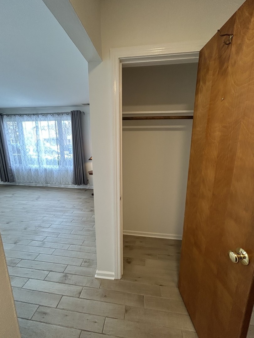 946 E Grant Drive, Des Plaines, IL 60016