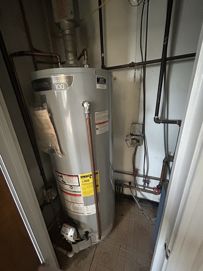 946 E Grant Drive, Des Plaines, IL 60016