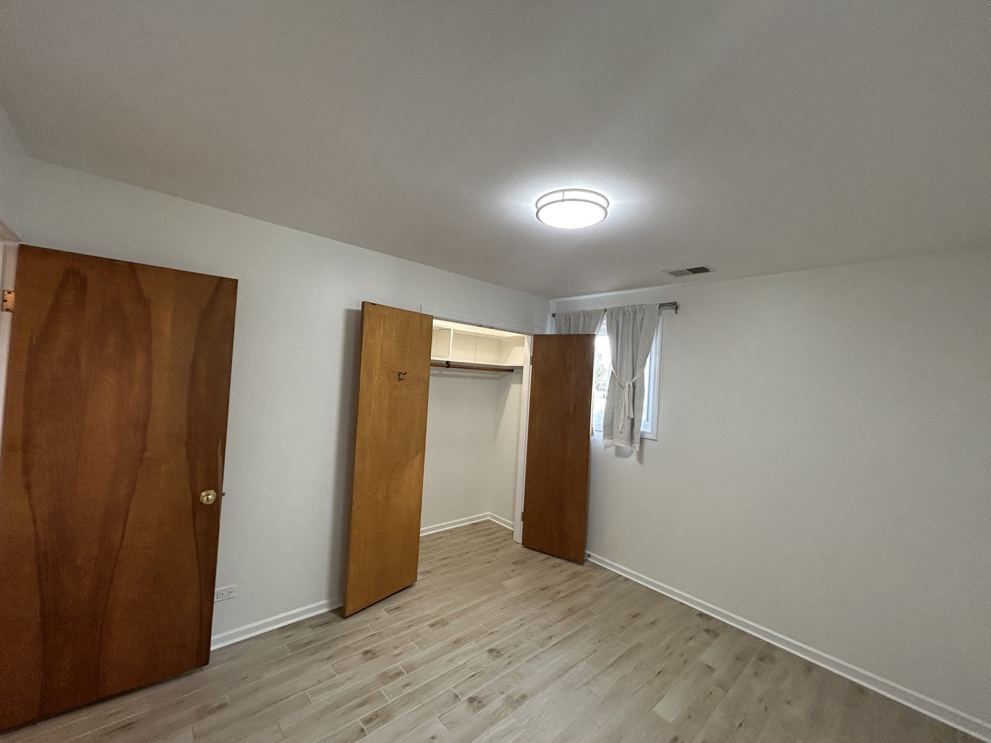 946 E Grant Drive, Des Plaines, IL 60016