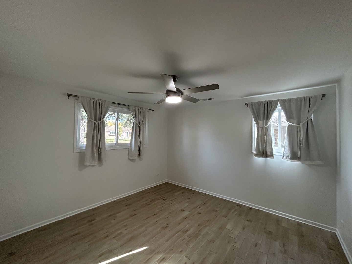 946 E Grant Drive, Des Plaines, IL 60016