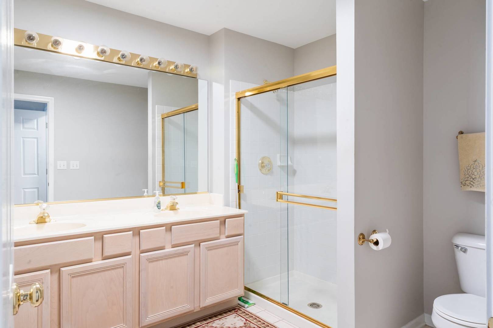 232 Manor Drive, Buffalo Grove, IL 60089