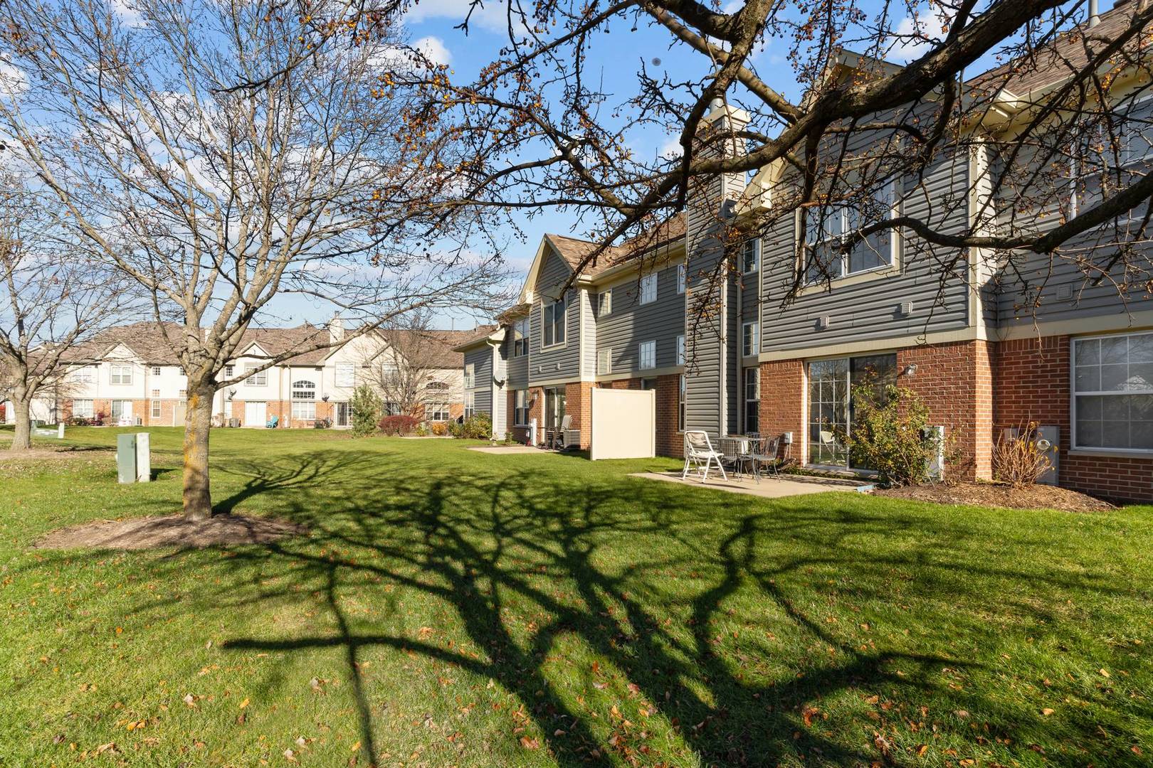 232 Manor Drive, Buffalo Grove, IL 60089