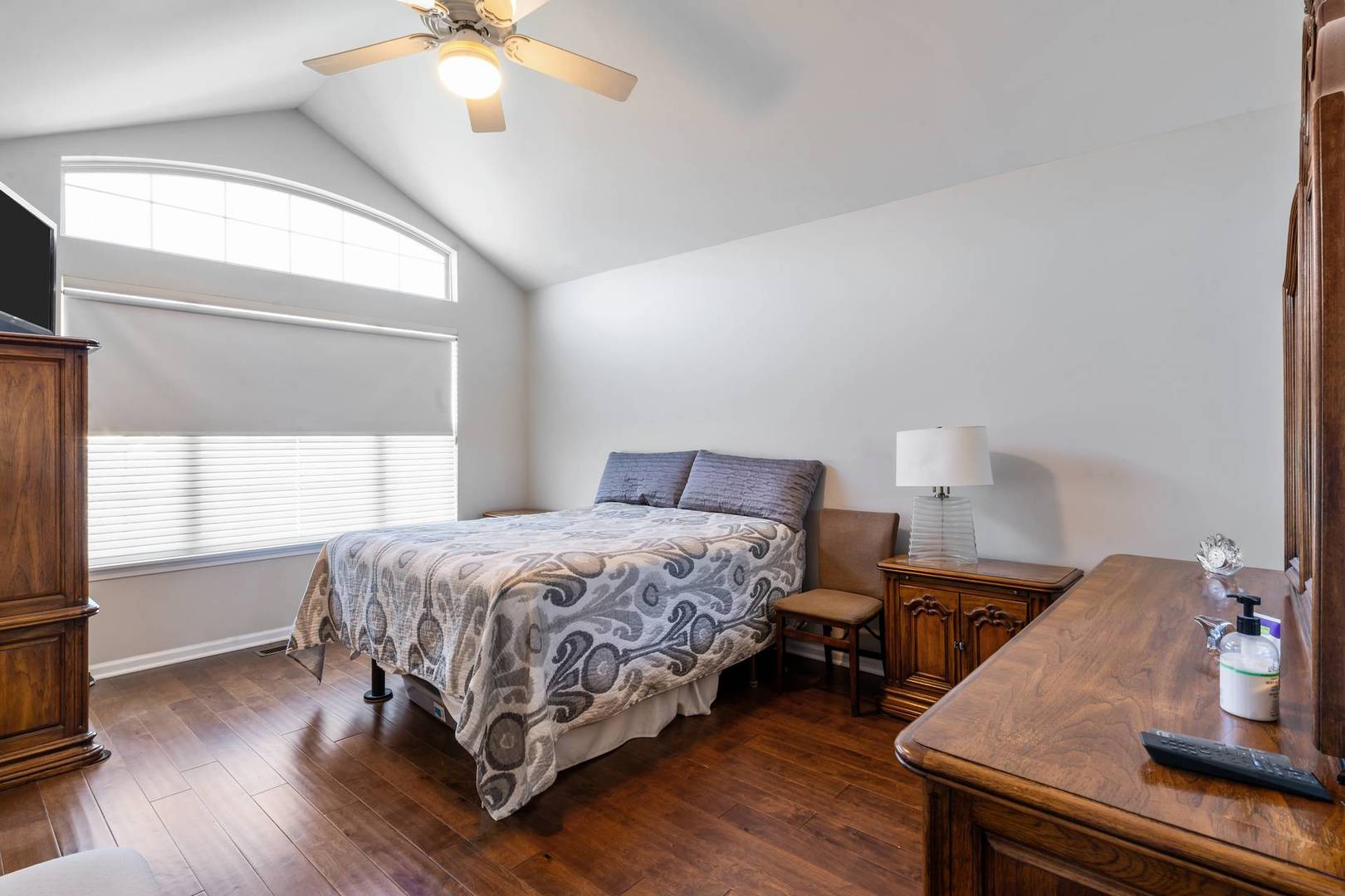 232 Manor Drive, Buffalo Grove, IL 60089