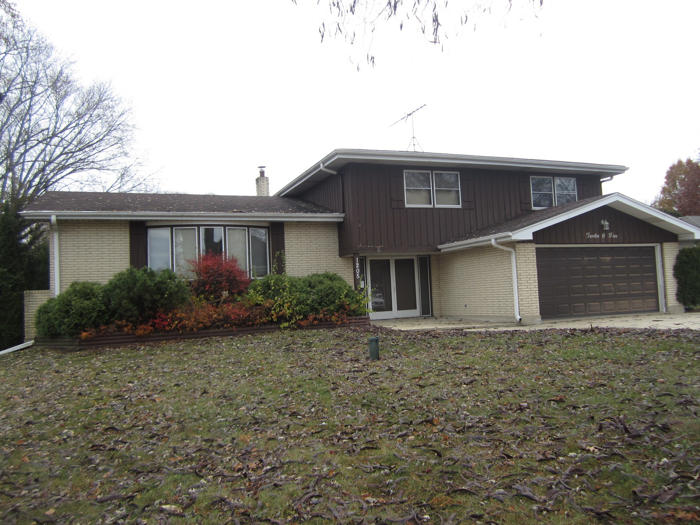 1205 Laurel Lane, Schaumburg, IL 60193