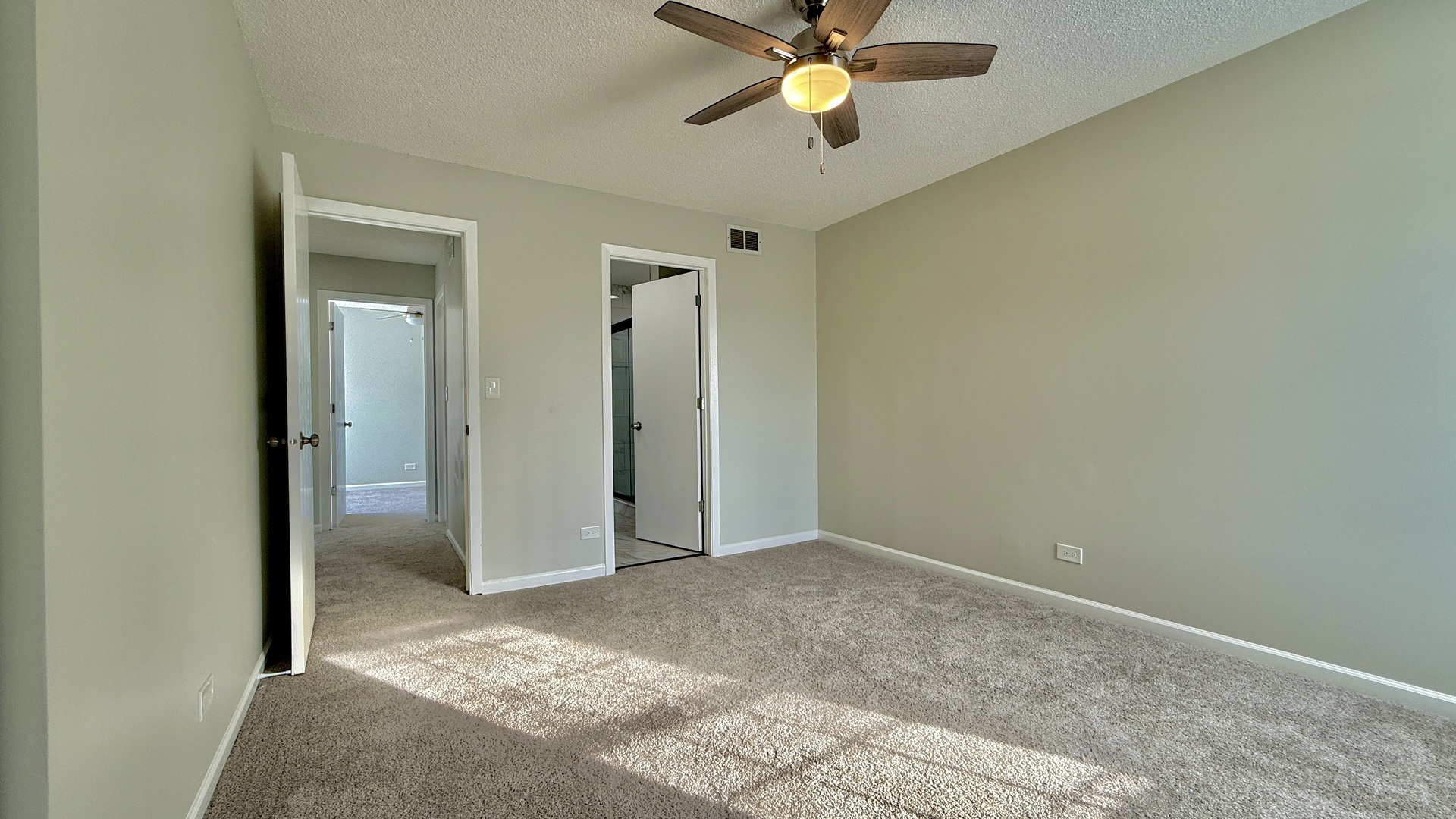 10 Rugby Court, Glendale Heights, IL 60139