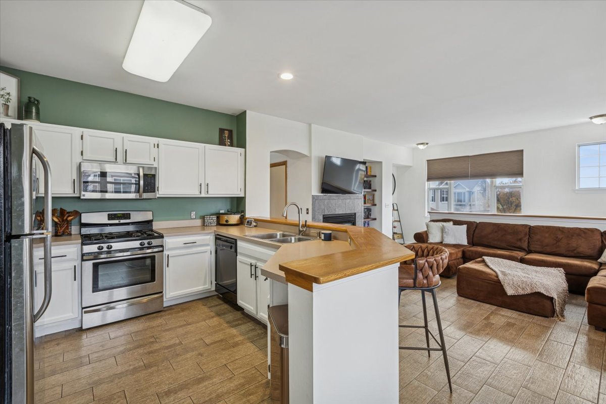 420 Chesterfield Court #420, Oswego, IL 60543