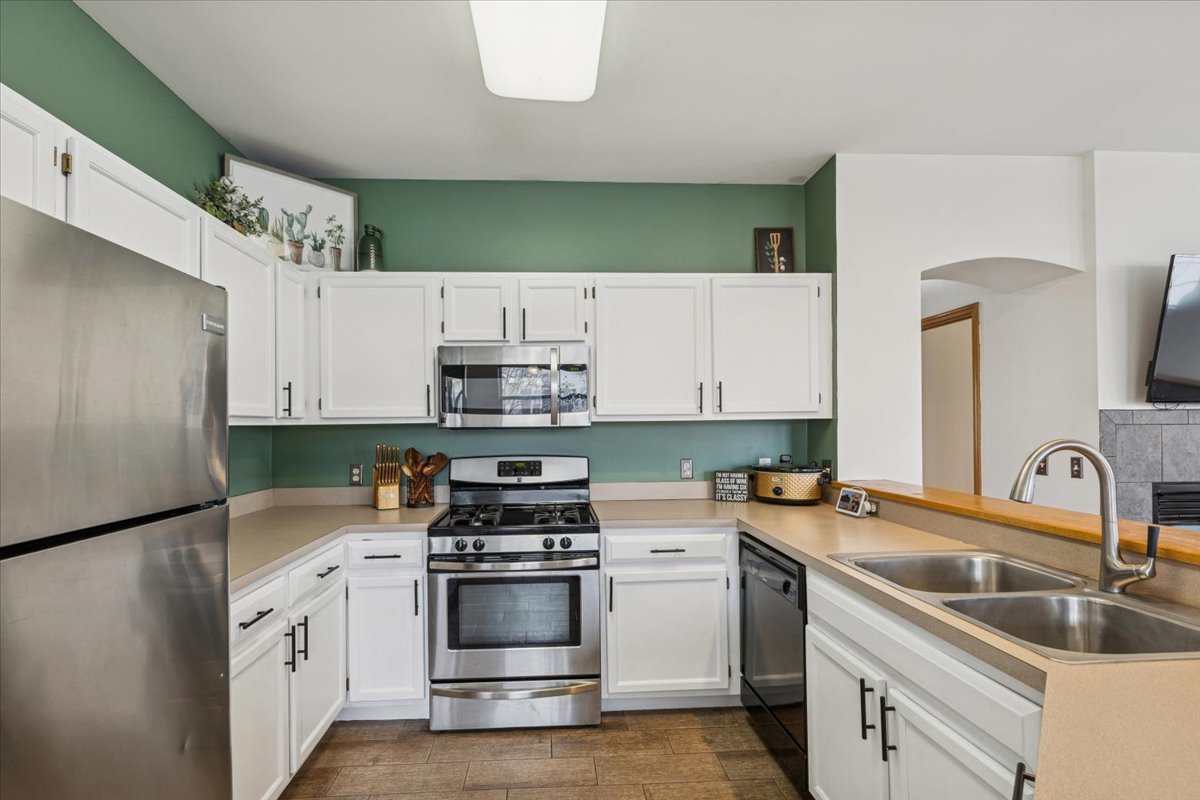 420 Chesterfield Court #420, Oswego, IL 60543