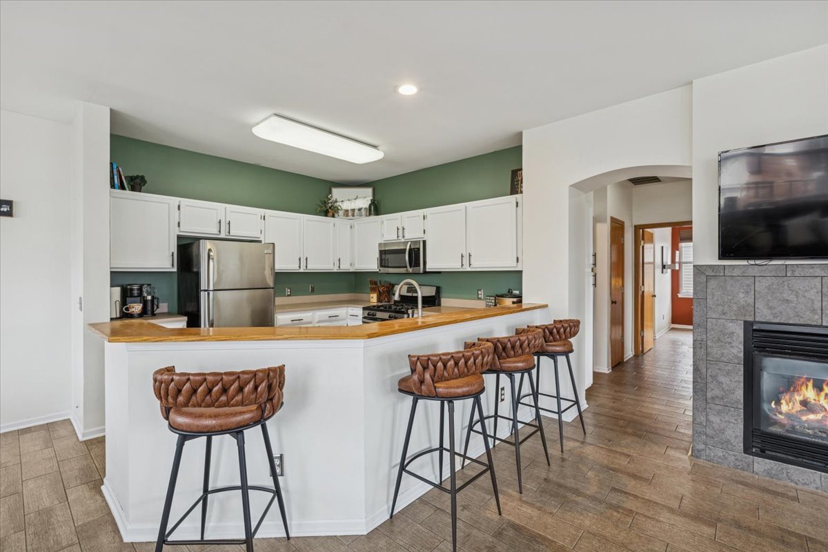 420 Chesterfield Court #420, Oswego, IL 60543