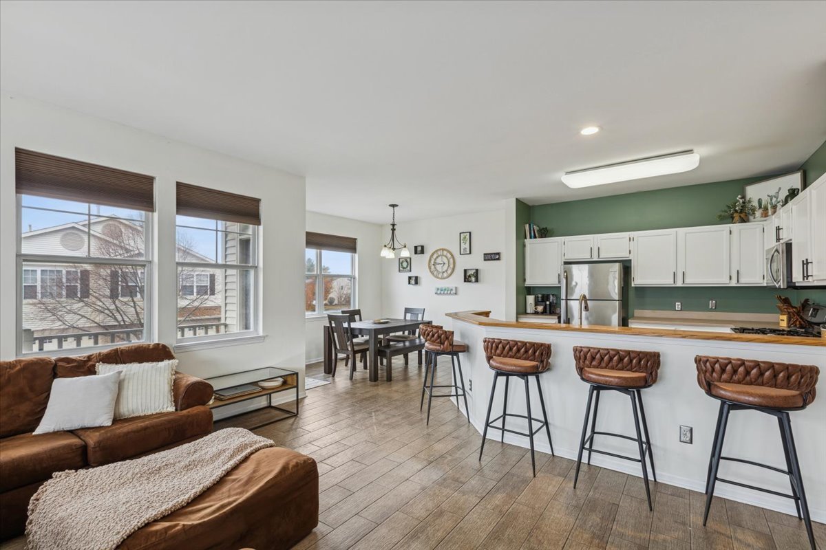 420 Chesterfield Court #420, Oswego, IL 60543