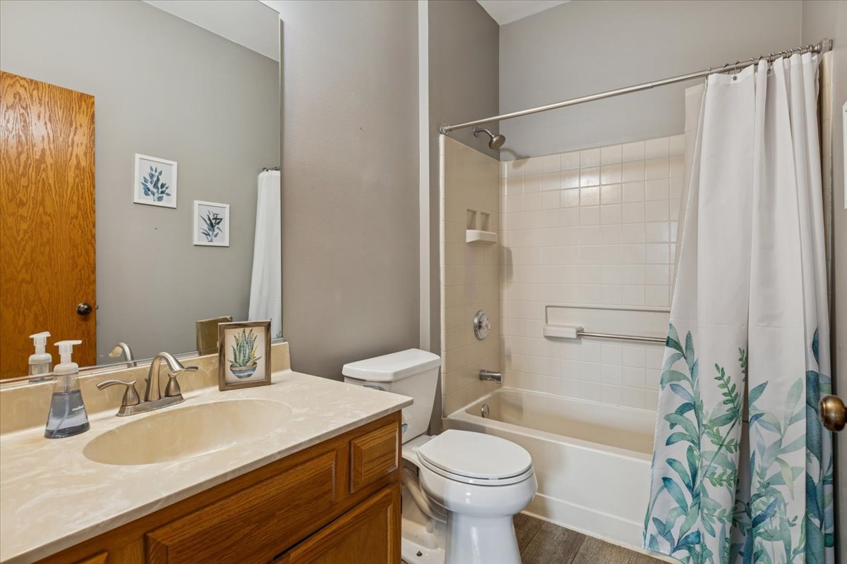 420 Chesterfield Court #420, Oswego, IL 60543