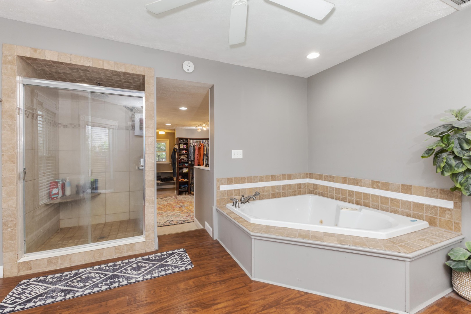 9993 Us Highway 150, Bloomington, IL 61705