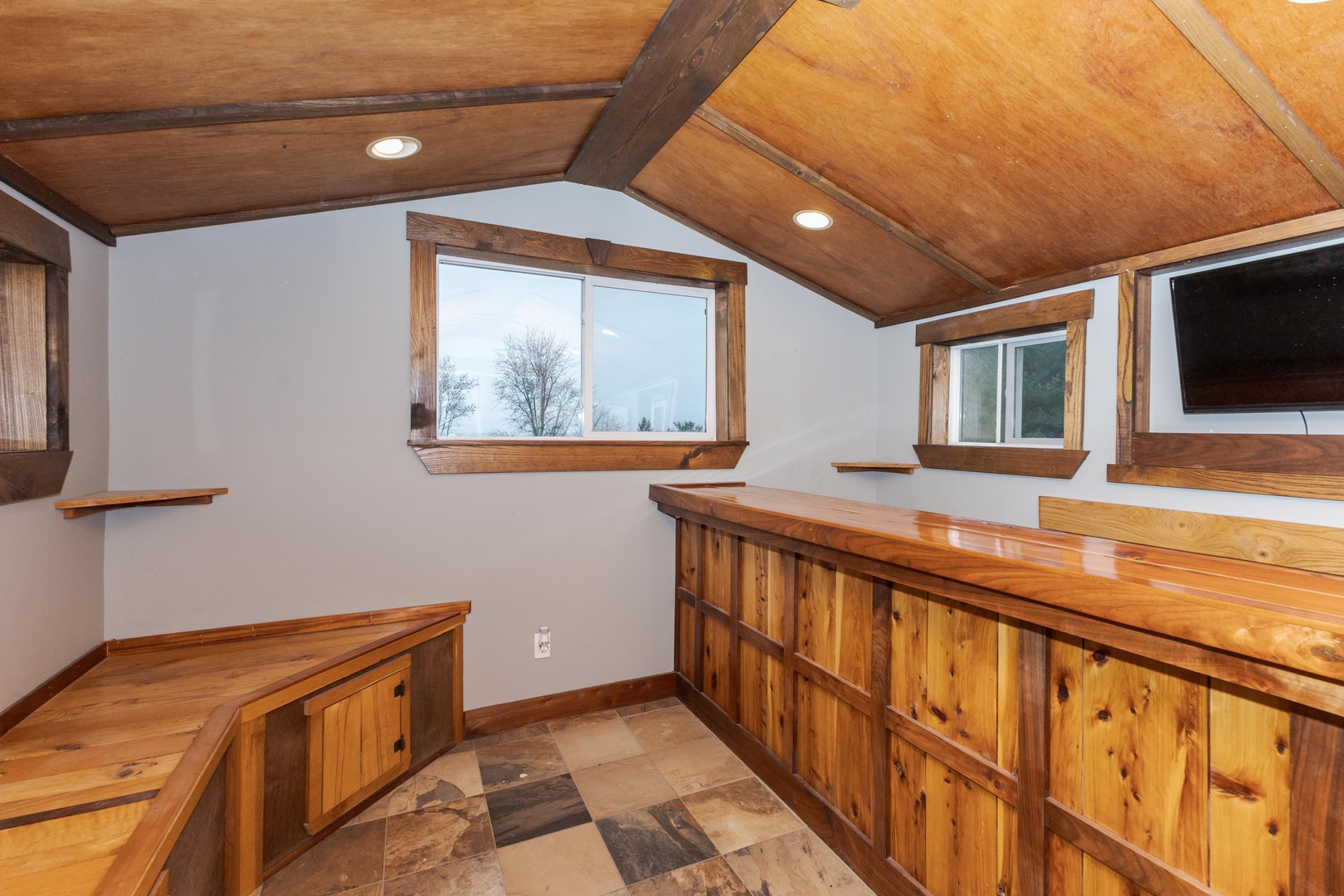 9993 Us Highway 150, Bloomington, IL 61705