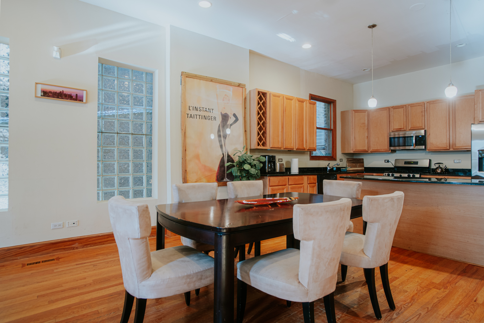 2130 W Potomac Avenue, Chicago, IL 60622