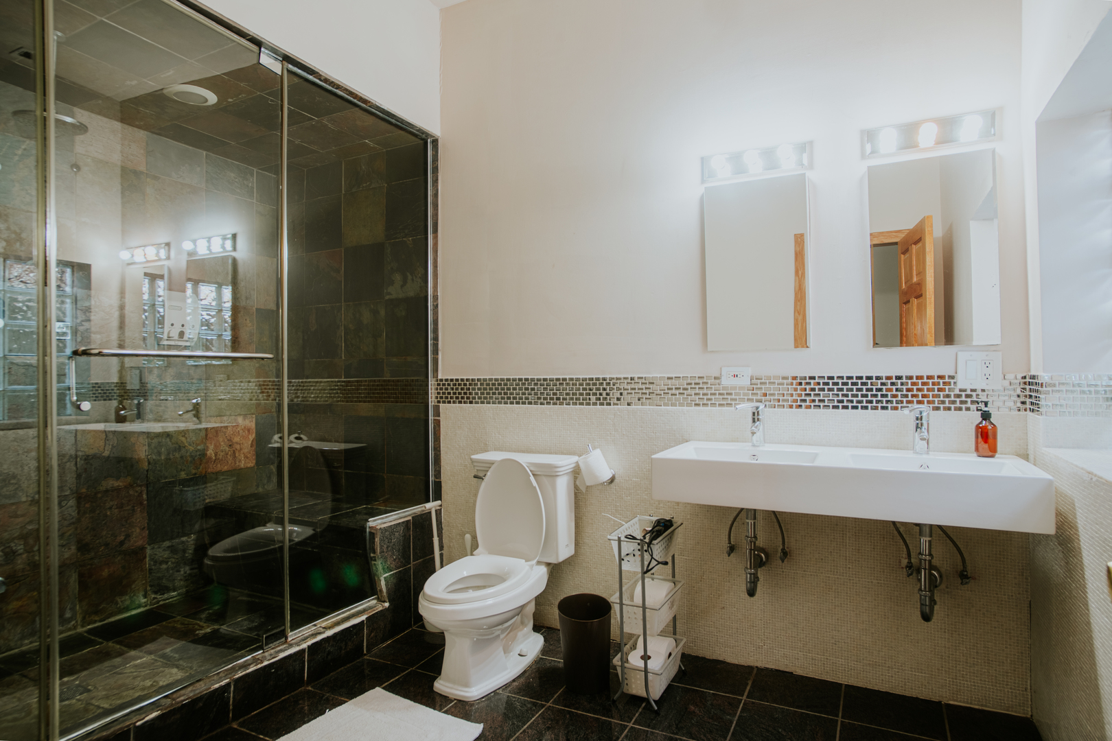 2130 W Potomac Avenue, Chicago, IL 60622