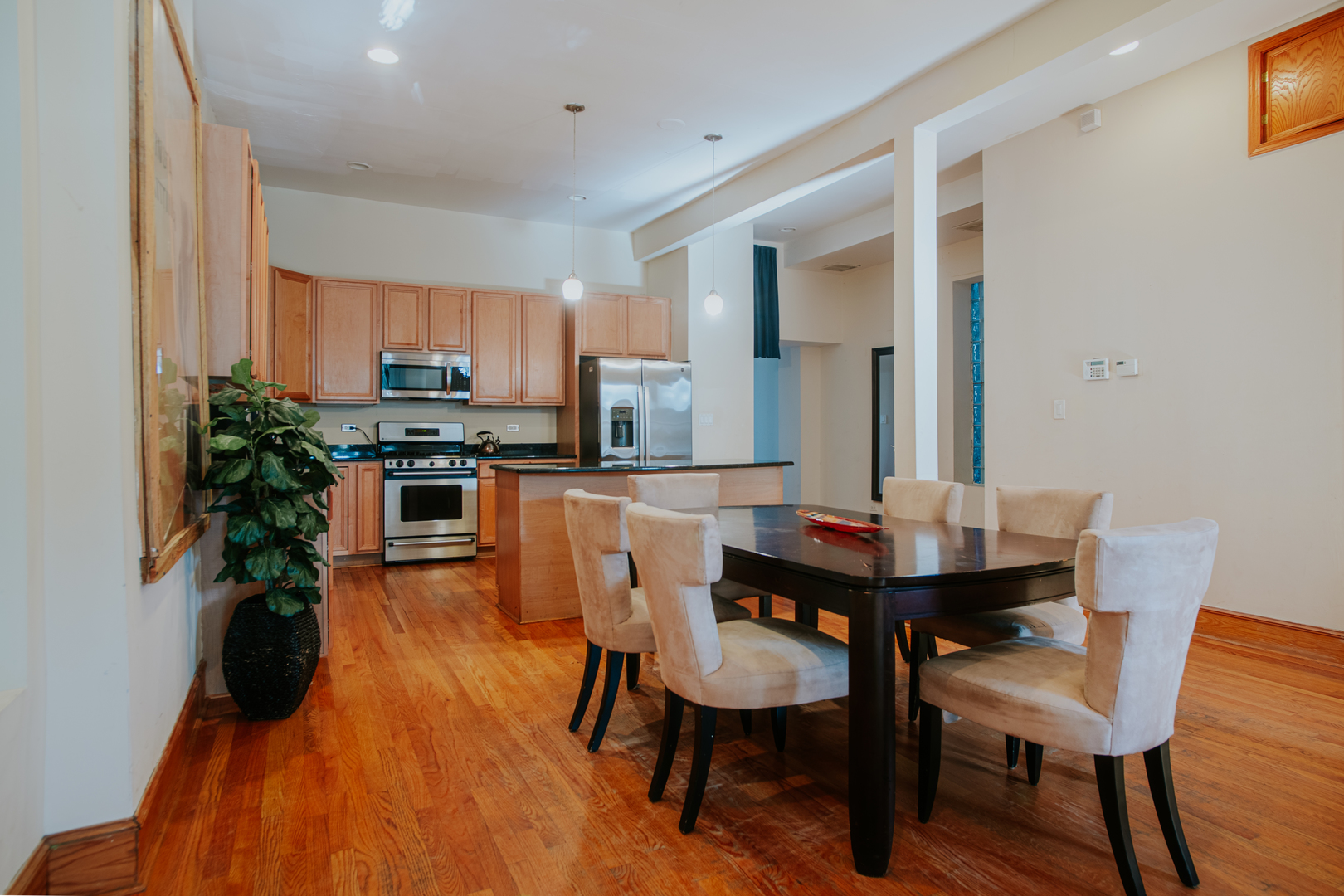 2130 W Potomac Avenue, Chicago, IL 60622