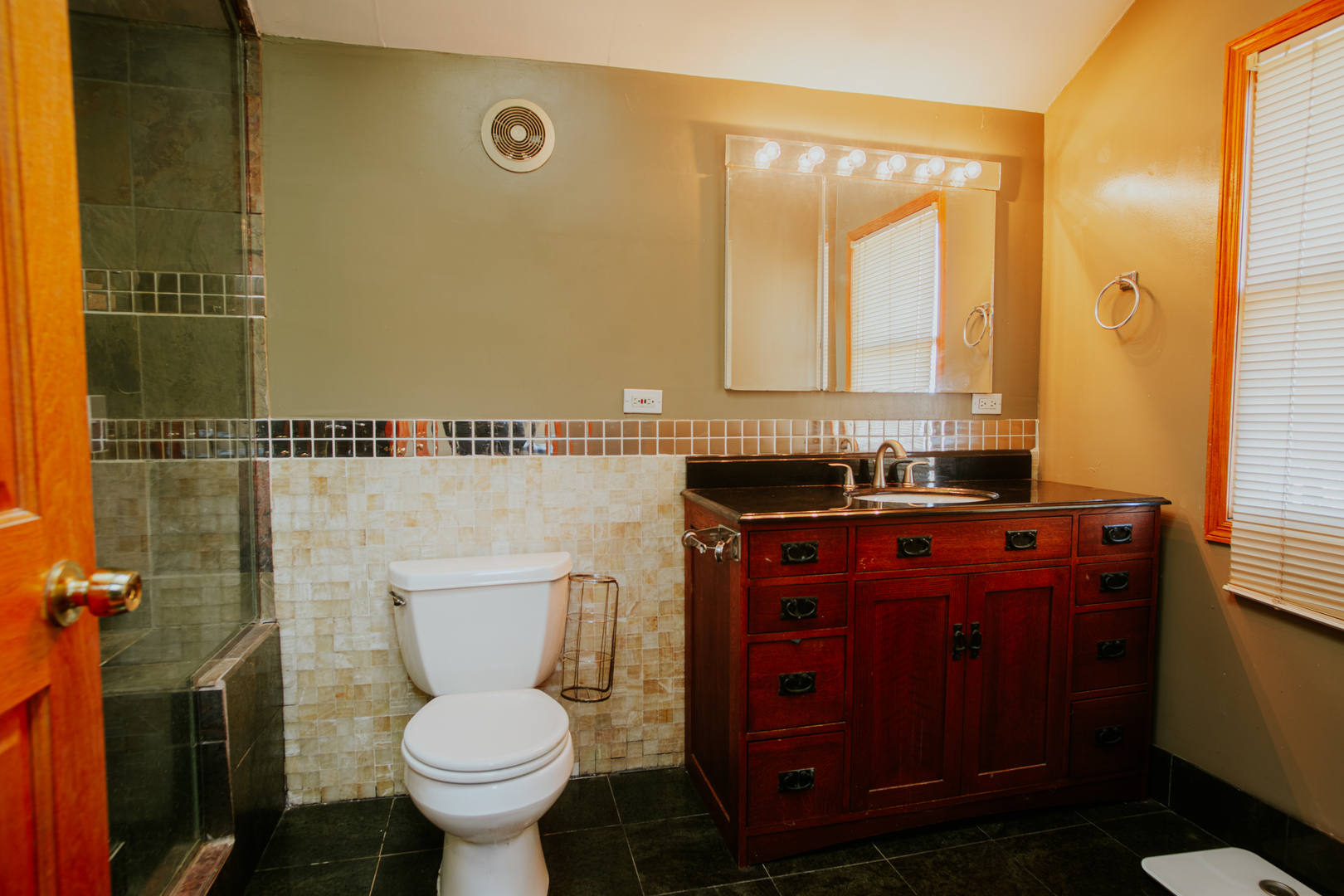 2130 W Potomac Avenue, Chicago, IL 60622